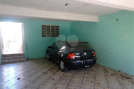 Casa Térrea com 2 dormitórios.