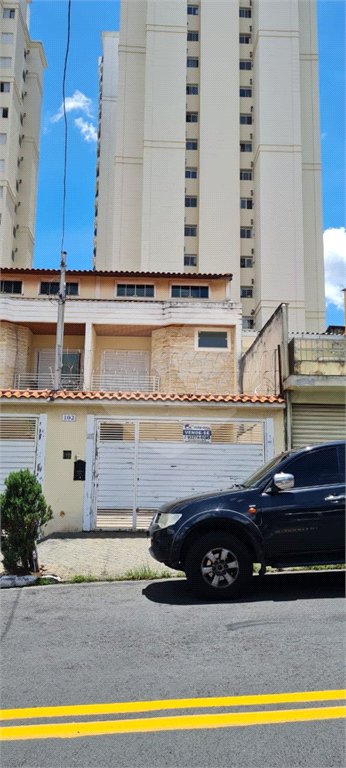 Sobrado a venda no Ipiranga de 220m² com 4 suítes e 2 vagas.Estuda permuta.