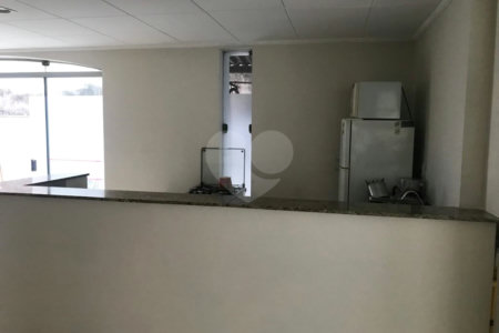 Espaço e Segurança no Bom Retiro: Apartamento de 100 m² com Infraestrutura Completa
