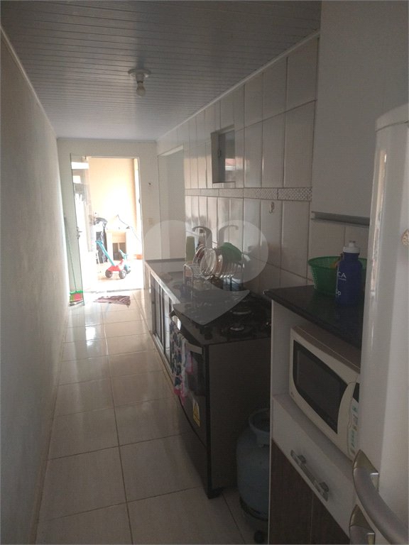 Casa Térrea com 2 dormitórios.