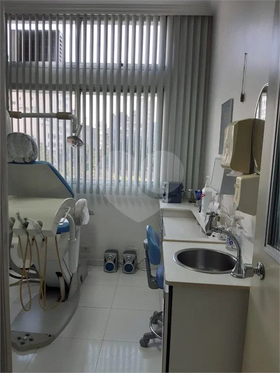 Sala com consultório odontológico à venda na Liberdade