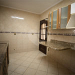 Casa com 4 Dormitórios e área de lazer com piscina