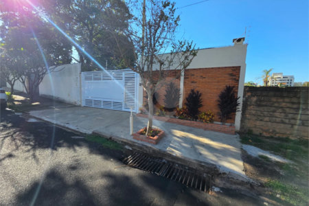 Casa à venda com 3 quartos, sendo 1 suíte,  em Jardim Nova Santa Paula, São Carlos, SP