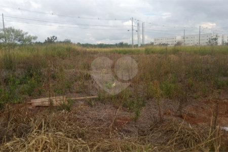 Lote no Jardim do Bosque, aceita financiamento ou aquisição de terreno e construção .