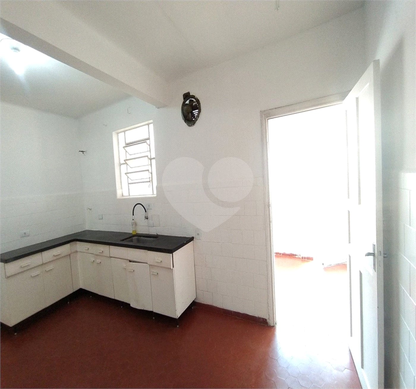 SOBRADO DE 100 M² COM 03 DORMITÓRIOS, VAGA E QUINTAL PARA LOCAÇÃO (OU VENDA) NO JARDIM DO COLEGIO-SANTANA