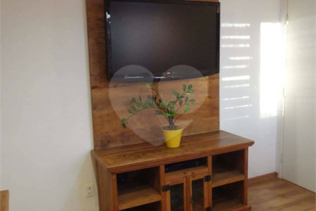 Apartamento no Condomínio Residencial Ipê I .