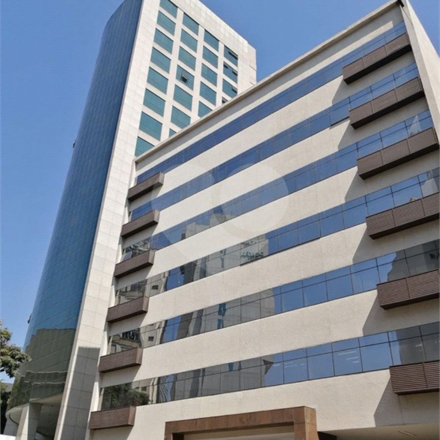 SALA COMERCIAL, ESPAÇO LIVRE DE 59m2, NA ÁREA NOBRE DA BELA VISTA.