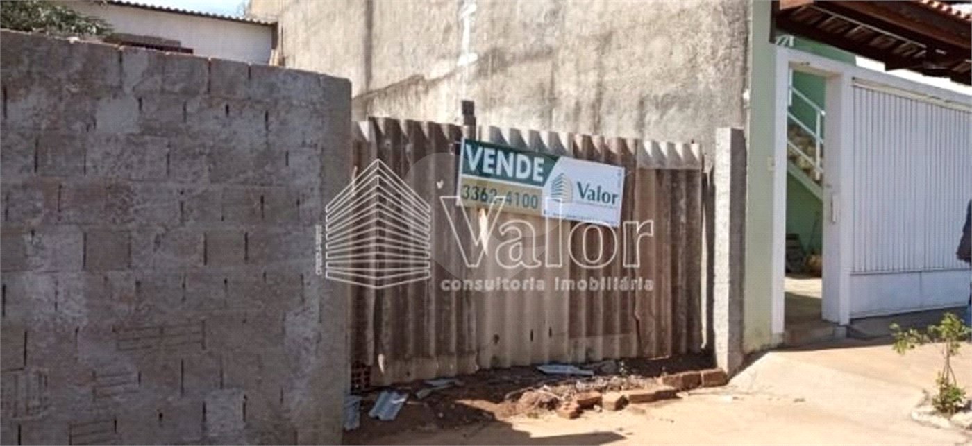 Terreno com 211,60 m² de área total.