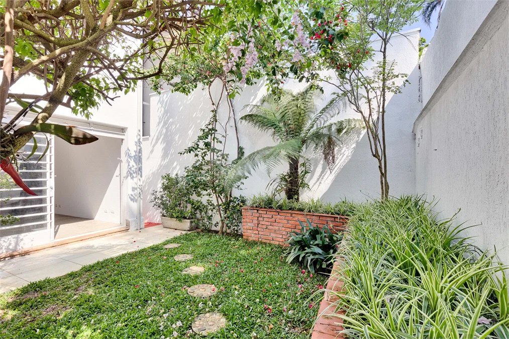 Casa de Vila à venda com 4 quartos, sendo 2 suítes, em Alto da Boa Vista, São Paulo, SP
