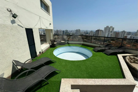 Cobertura duplex à venda na Mooca de 277m² com 3 dormitórios, 1 suíte e 3 vagas.