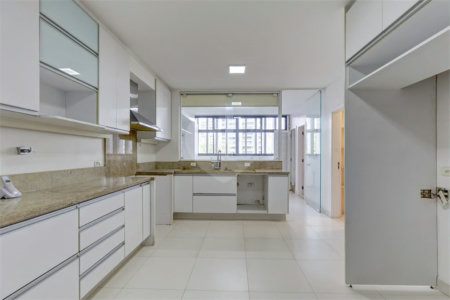 Apartamento no Alto da Boa Vista Condomíno com vasta área verde, lazer e segurança..