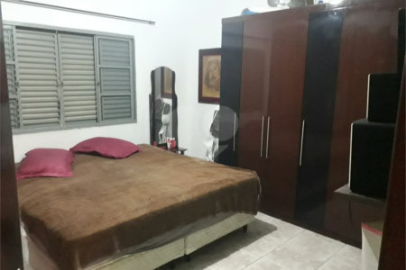 Casa térrea com amplo terreno