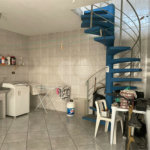Sobrado no Jabaquara com 280m², 3 dormitórios, quintal amplo, varanda e 3 vagas de garagem.