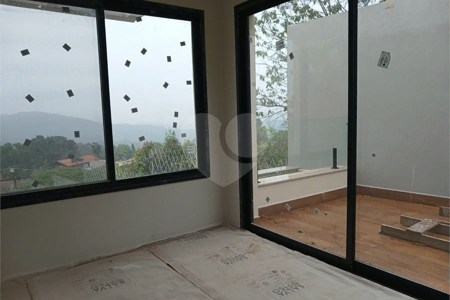 Sobrado à venda com 3 suítes em Roseira, Mairiporã, SP