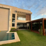 Casa à venda com 6 suítes, 50 Metros da Praia - Guarajuba
