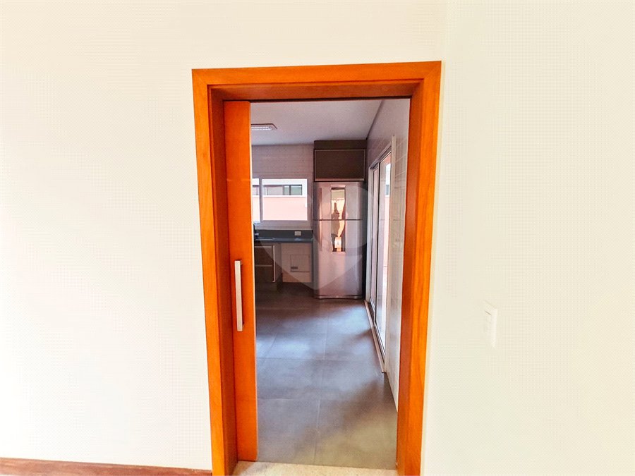 Exclusividade e Sofisticação no Swiss Park: O Sobrado Perfeito em São Carlos, com, 3 suites,2 salas, área Gourmet, persianas blackout automatizadas.