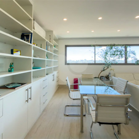 Apartamento de 03 dormitórios sendo 02 suítes com 02 vagas de garagem.
