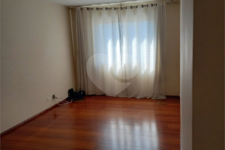 Apartamento à venda com 3 quartos, sendo 1 suíte, em Santo Amaro, São Paulo, SP
