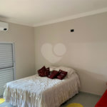 Casa térrea com piscina para venda no Residencial Arcoville