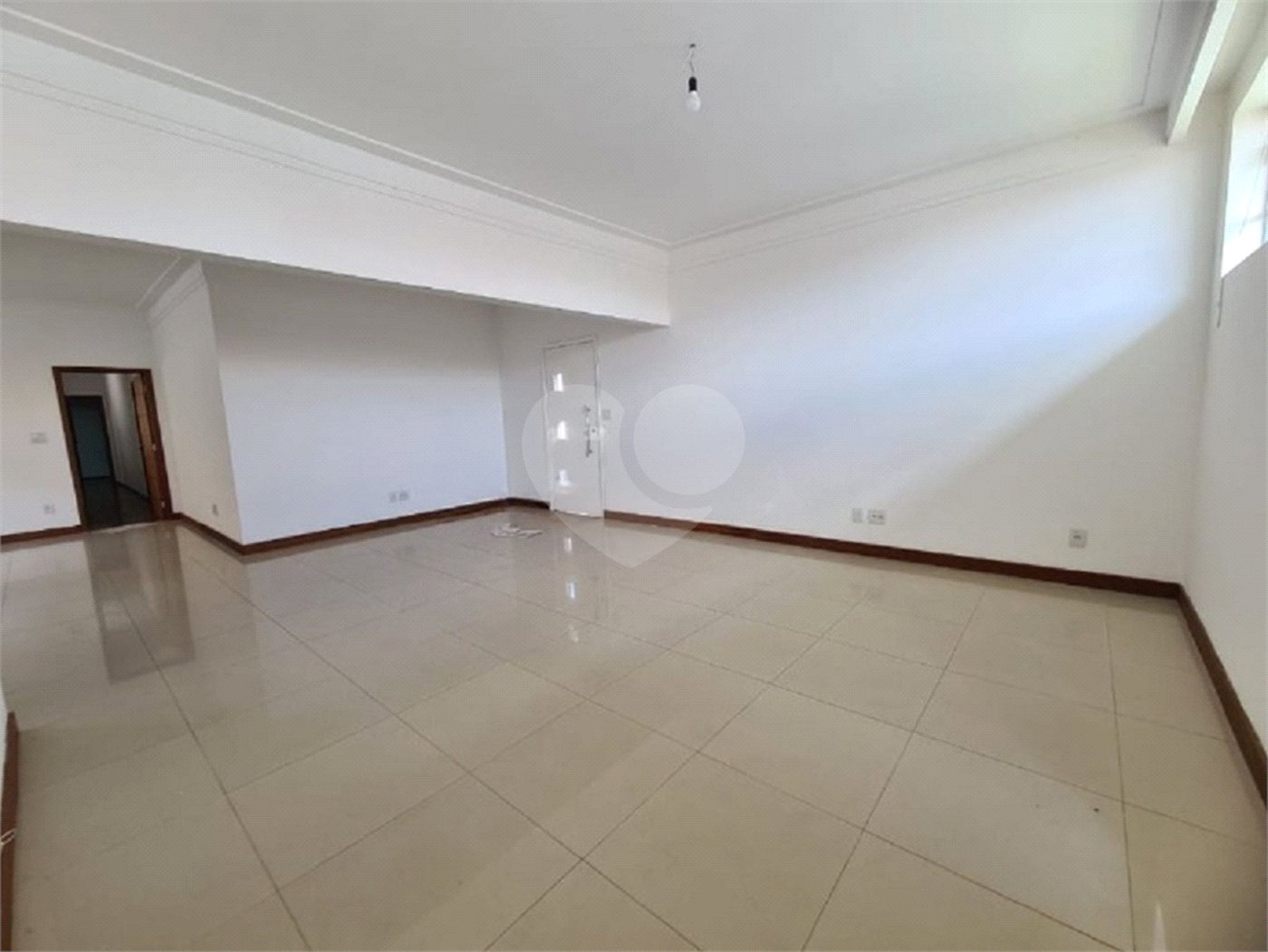 Casa à venda com 3 dormitórios, sendo 1 suite e ampla área de lazer no Jardim Brasil