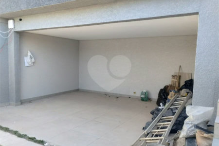 Casa em Atibaia com 3 dormitórios (1 suíte), sala 2 ambientes, piscina, 2 vagas de garagem, aceita financiamento