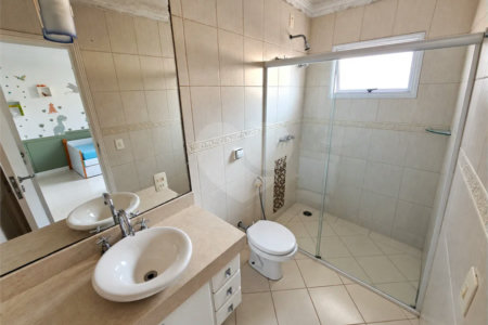 Casa à venda no Condomínio Estância Marambaia, Vinhedo | 3 suítes, piscina e terreno de 810 m²