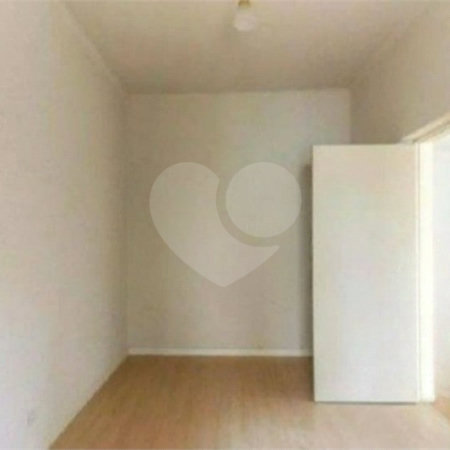 Sobrado à venda na Mooca de 212m² com 2 dormitórios, 1 suíte e 2 vagas.