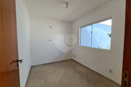 Casa à venda com 3 dormitórios, sendo 1 suite e ampla área de lazer no Jardim Brasil