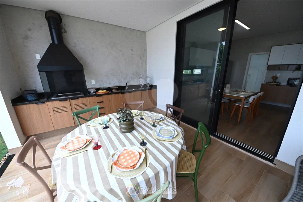 Indaiatuba - SP - Condomínio Helvetia Park - 490 m² Terreno - Sobrado com 307 m² de Área Construída - Escritório com móveis planejados - Sala de estar e jantar ampla e integradas - Cozinha planejada completa, com eletrodomésticos (cooktop, forno, coifa, geladeira, microondas) - Lavanderia
