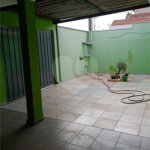 Casa térrea com 3 dormitórios.