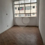 Kitnet Compacta na Liberdade – 33m² | Portaria 24h | Aceita Pets