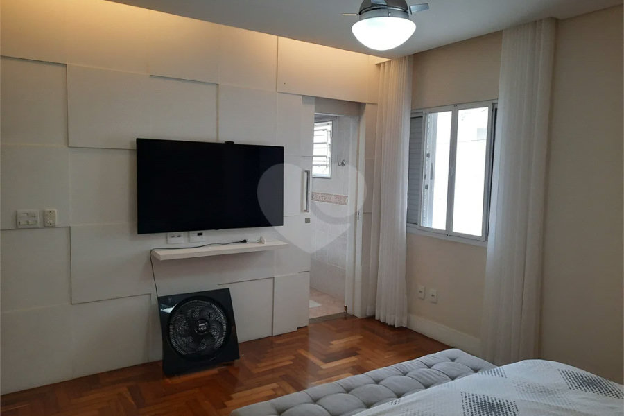 casa térrea na Vila Romana, 07 vagas de garagem, 4 quartos,, sendo 1 suíte amplo quintal.