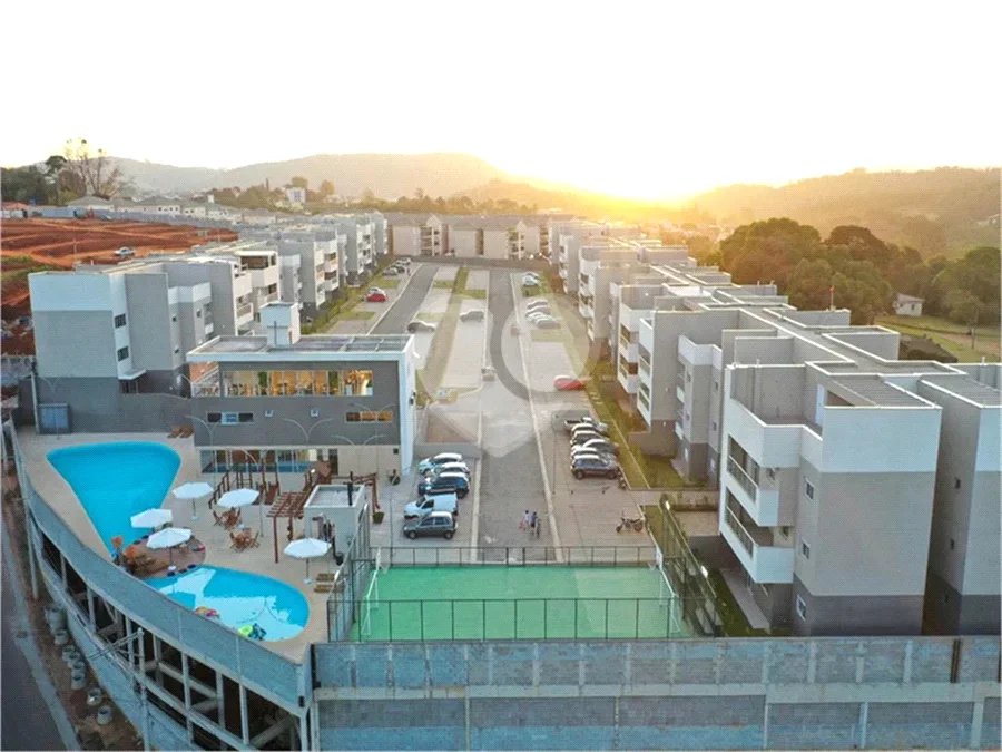 Apartamento de 2 quartos com planejados, sacada e lazer completo| Condomínio| São Roque