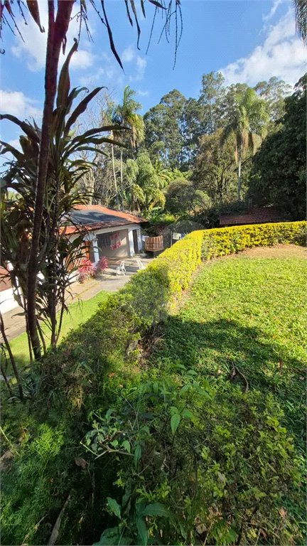 Casa com Piscina, Sauna e Edícula em Rua Arborizada no Tremembé