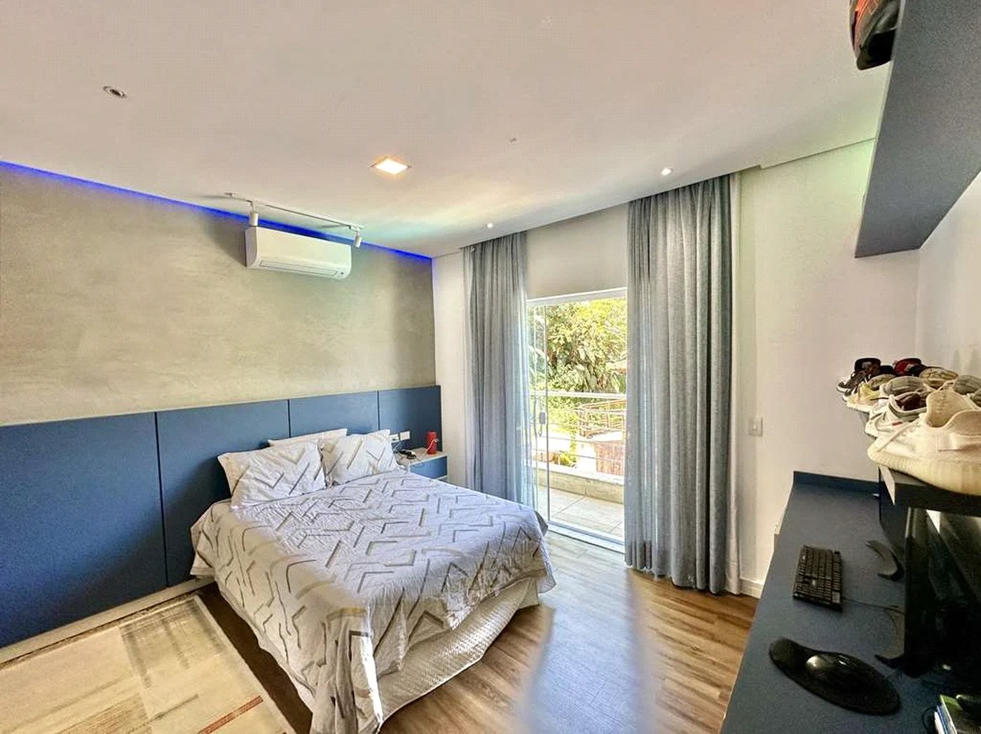 Magnífica Casa Contemporânea na Fazendinha - 4dorms | 3 Suites | Gourmet, piscina, lareira, hóspedes, escritório! Muito Verde e Tranquilidade em um dos melhores condominios da Região .