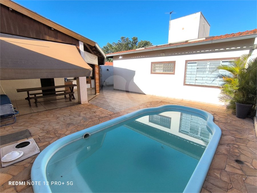 Casa á venda na Avenida Pau Brasil.