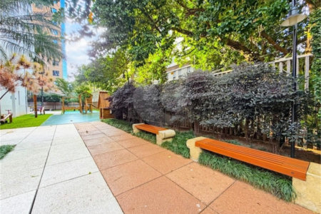Apartamento para locação com 2 dormitórios, sendo 1 suíte com 02 vagas, totalmente climatizado nos 3 ambientes