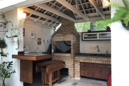 Casa à venda com 4 quartos, sendo 3 suítes, no condomínio Saint James Special Houses, São Paulo - SP