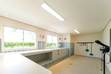 Apartamento mobiliado de 102 m² para locação no Centro de São Bernardo do Campo, com 3 dormitórios, 1 suíte, varanda gourmet com vista para o Paço Municipal, 2 vagas e lazer completo.