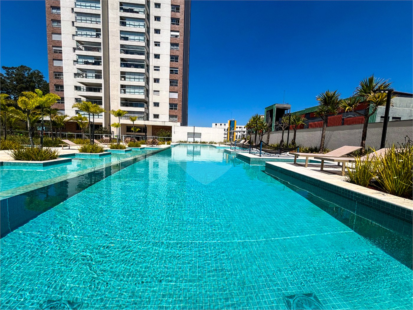 Apartamento à venda com 3 quartos, sendo 1 suíte,  em Jardim Marajoara, São Paulo, SP