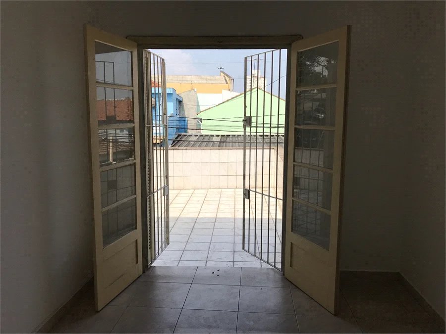 Sobrado à venda com 3 quartos em Vila Nivi, São Paulo, SP