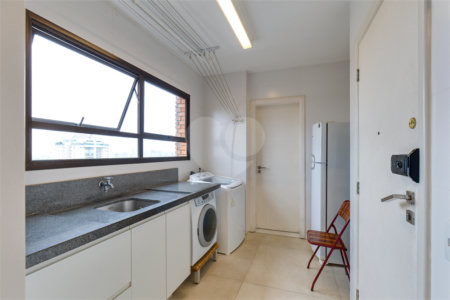 Apartamento à venda com 3 quartos, sendo 2 suítes, em Campo Belo, São Paulo, SP