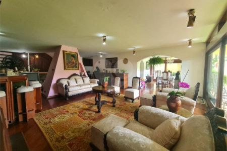 Casa à venda com 3 quartos, sendo 1 suíte, em Interlagos, São Paulo, SP