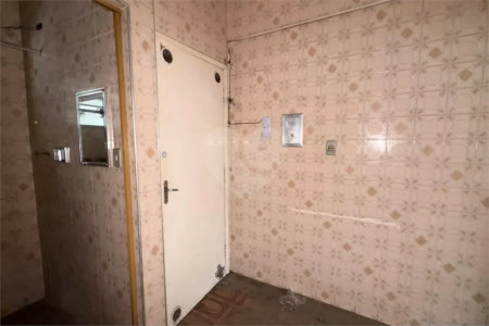Kitnet Compacta na Liberdade – 33m² | Portaria 24h | Aceita Pets