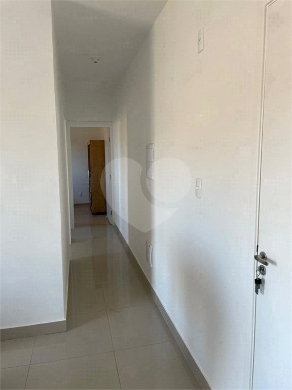 Apartamento com 02 Dormitórios á venda, em Araraquara-SP.