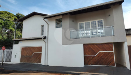 Casa à venda com 3 quartos, sendo 2 suítes,  no condomínio Jardim São Carlos, São Carlos - SP