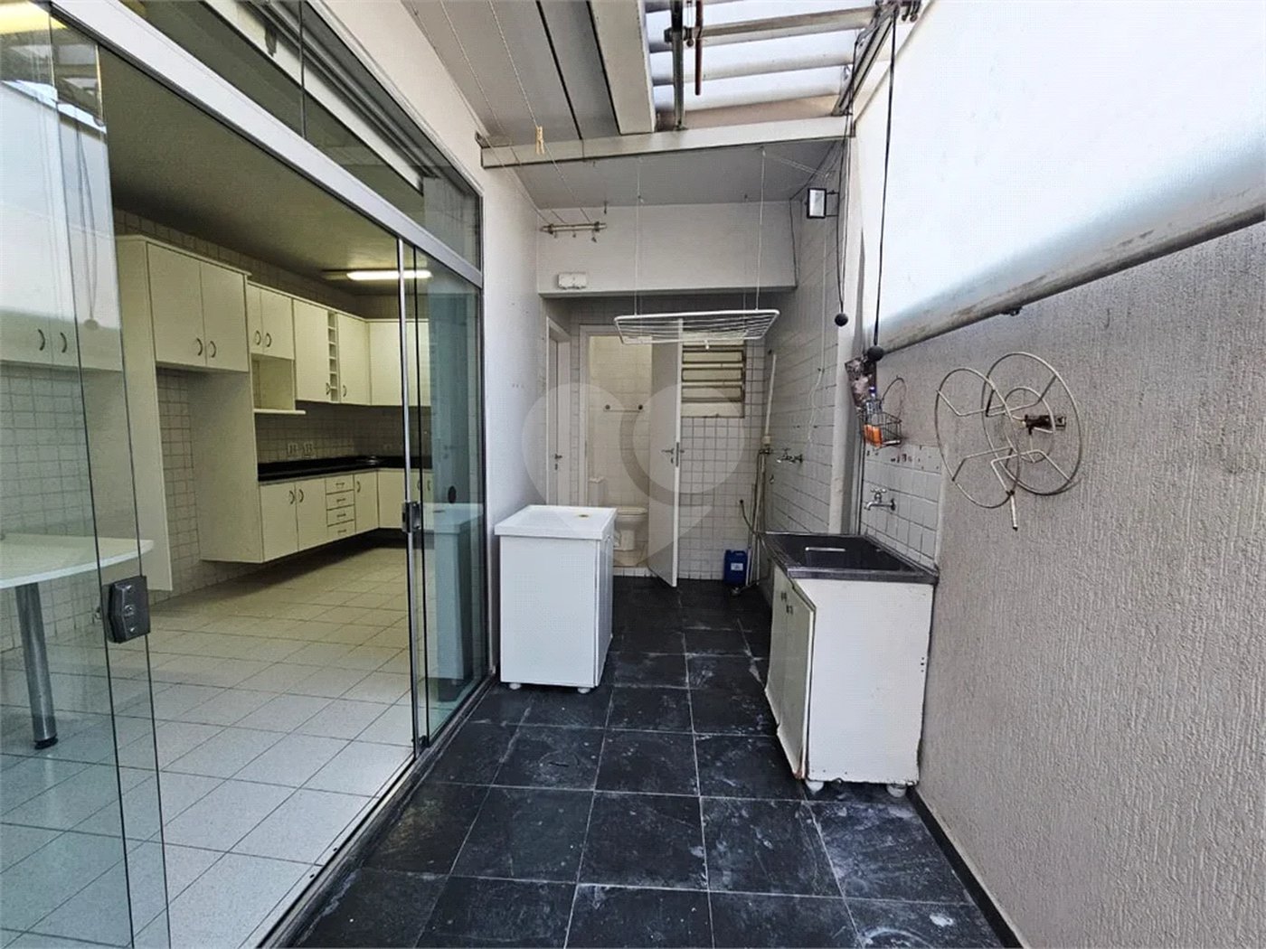 4 dormitórios, 1 suíte, 3 banheiros, 2 vagas, Área Total: 130,00 m², Construído: 174,00 m²
