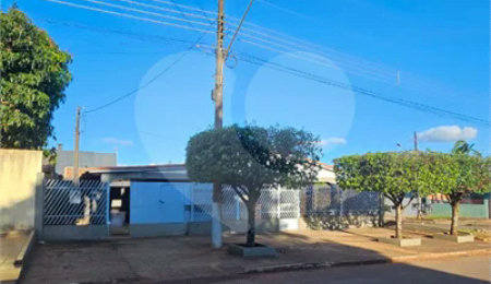 Casa à venda com 4 quartos, sendo 1 suíte,  em Jardim Marambaia, Ponta Porã, MS