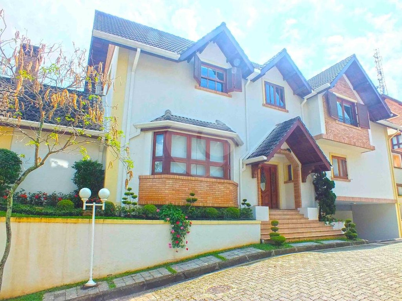 Casa à venda com 5 suítes no condomínio Vilaggio Monte Alegre, São Paulo - SP