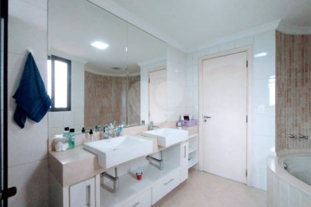 Apartamento para venda na Mooca com 4 suítes, 5 vagas. Condomínio Europa Cicero.